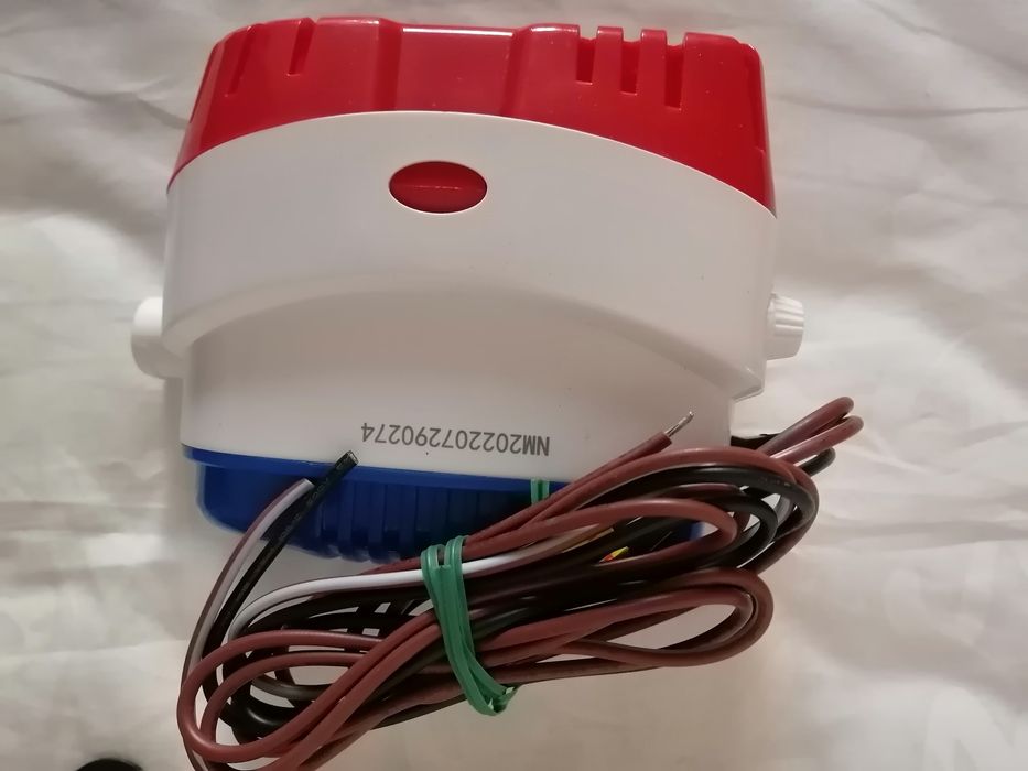 Помпа за лодка автоматична 12V