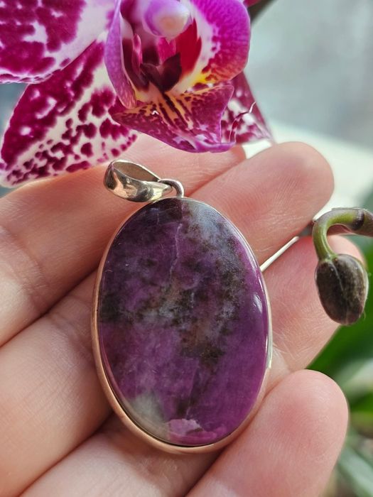 Красива сребърна висулка с Рубин в Цоизит