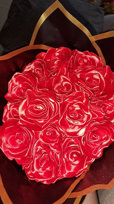 Buchet de trandafiri din satin