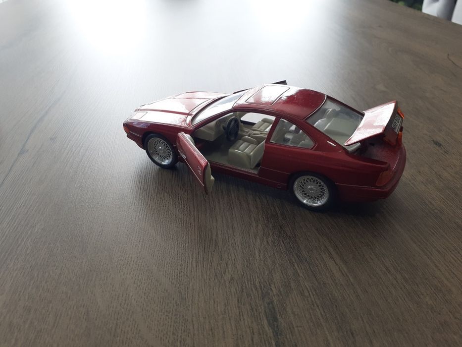 Модел BMW 850  1/24