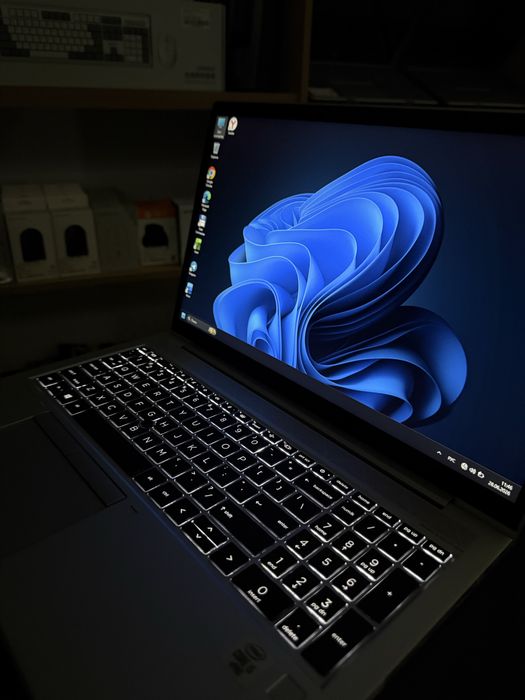 HP Ноутбук i5 10pokolenya