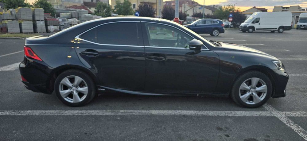 Vand Lexus IS300h 2018 2.5L Hibrid