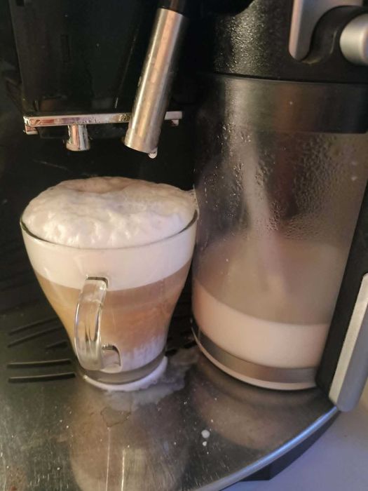 Vand Delonghi Treviso ESAM 5556.B folosit | Boabe | Macinata | Cappuccino | 15 bar | 1350 W | incalzitor pahare