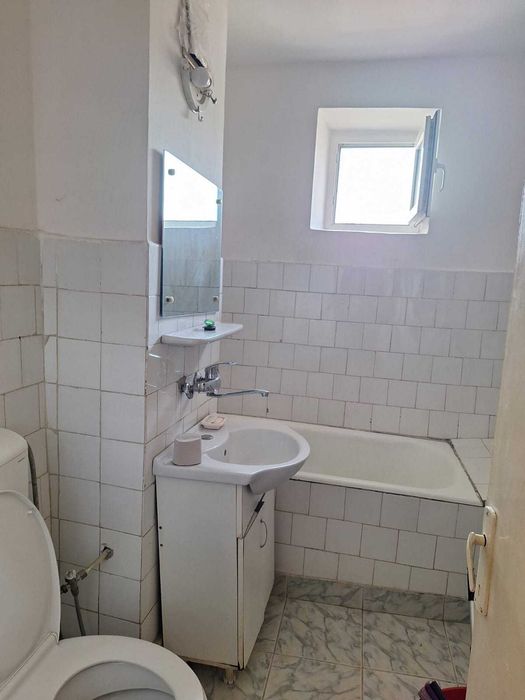 Inchiriez apartament 3 camere, situat central Tineretului ,Braila