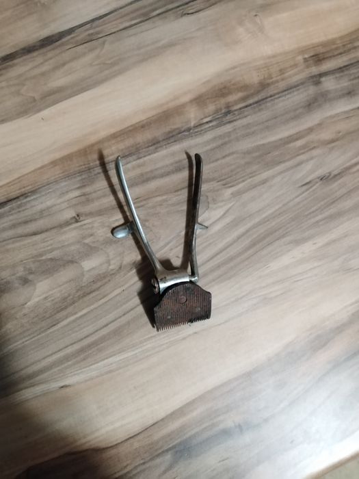 Стара машинка за подстригване