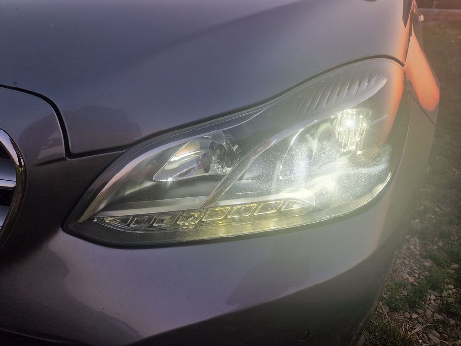Far/Faruri Mercedes E-Class 2013-2017 impecabile