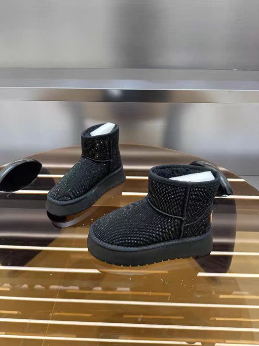 UGGI в наличии есть