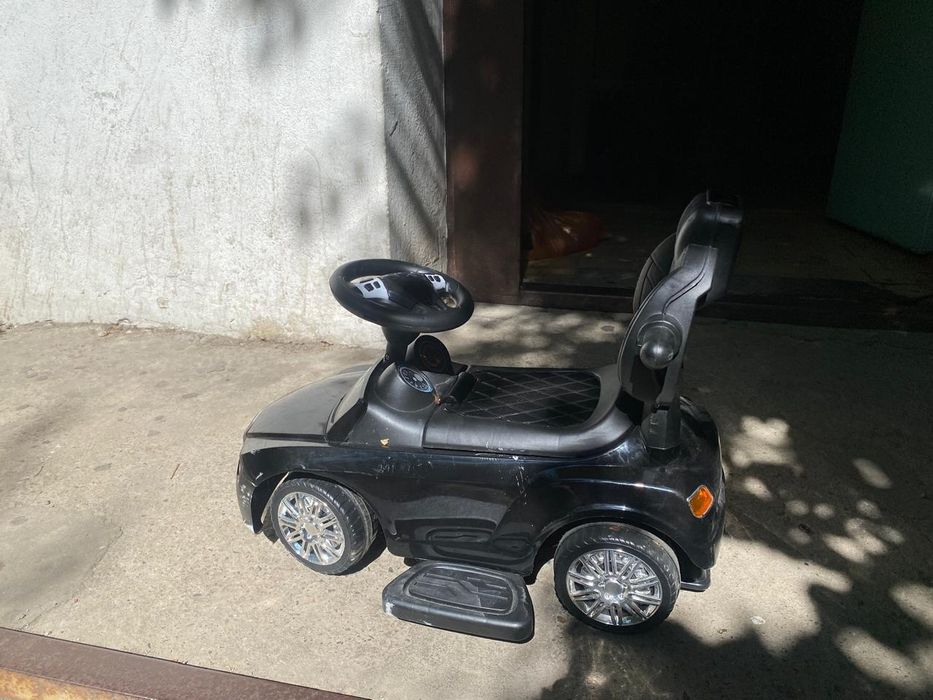 Машинка толокар для детей