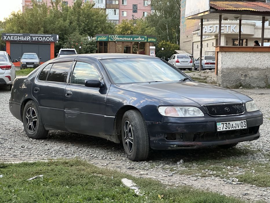 Тоета Аристо на ходу