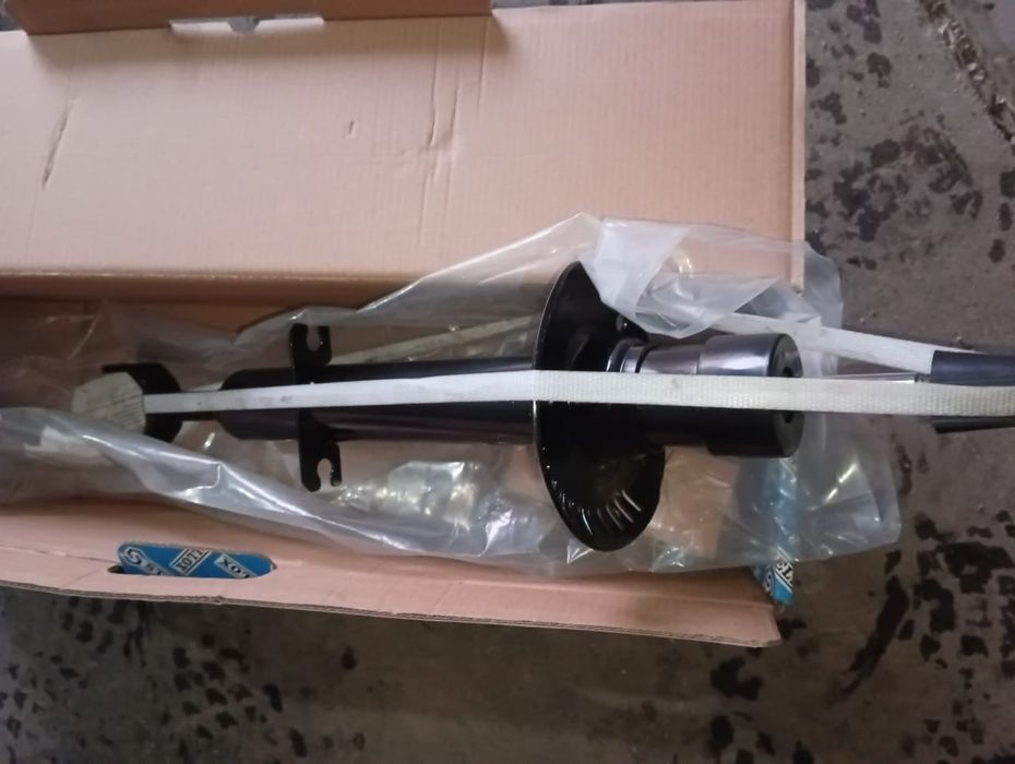 Продам амортизаторы от Ауди а 8 д 2