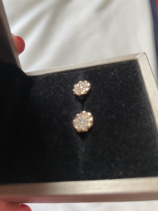 Vand cercei din aur cu moissanite