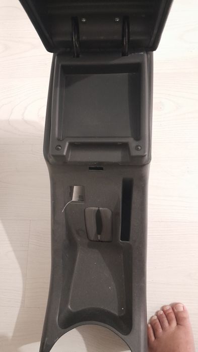 Подлокотник для авто