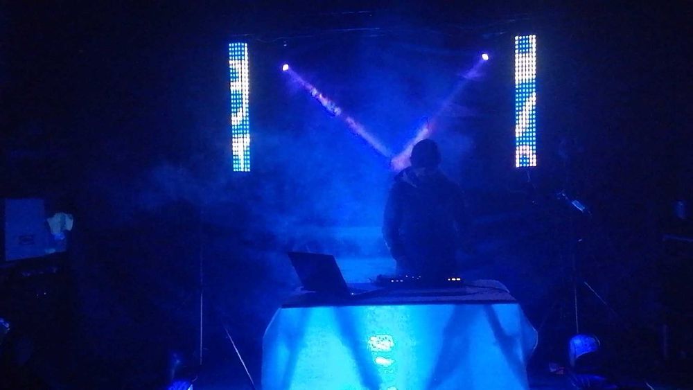 Inchiriez sistem sonorizare,lumini si pixel bars