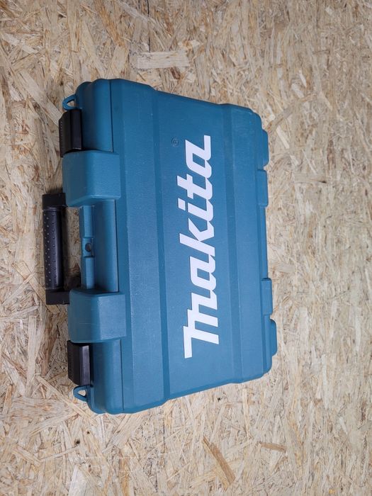 Шуруповерт Makita