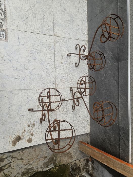 Dekorativniy gul podstavka