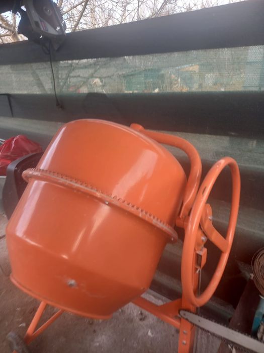 Betoniera noua și veche