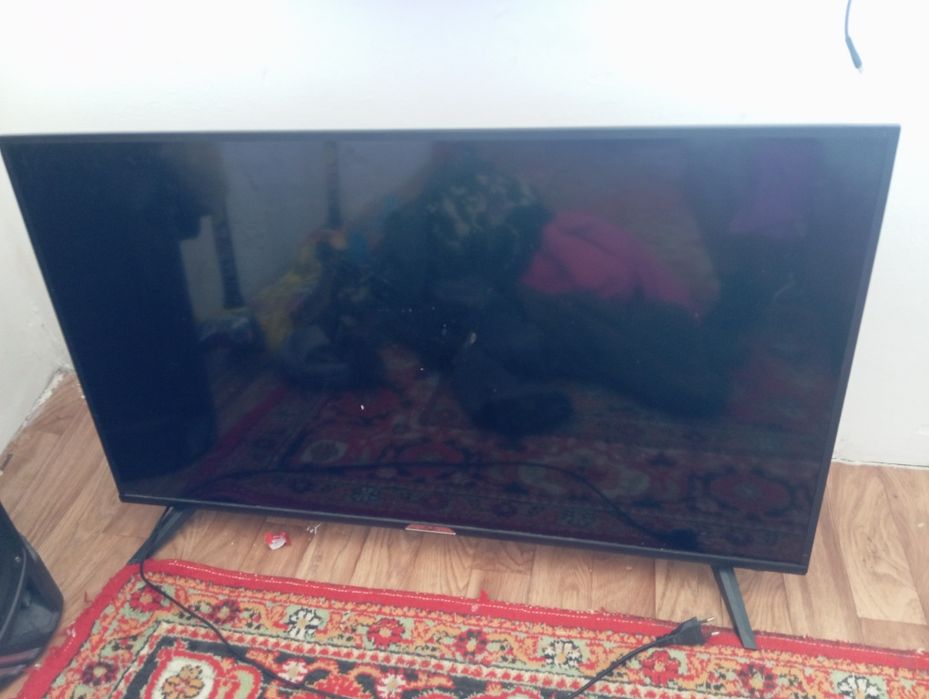 Телевизор AVA40.