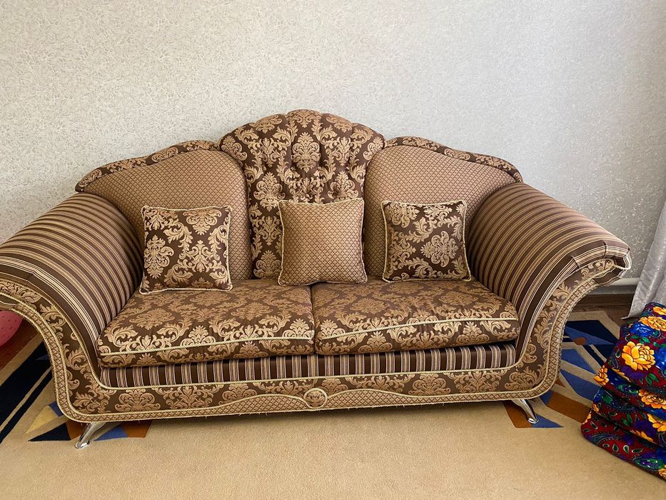 Диван для гостиной комнаты