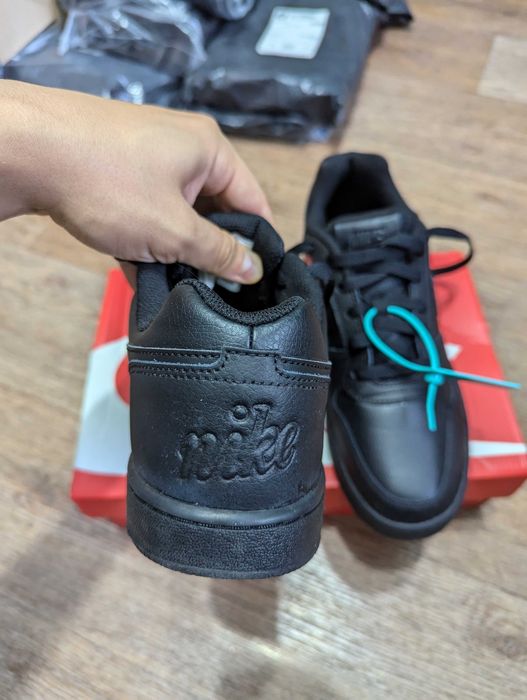 Nike Ebernon Low RU 42, US 8,5