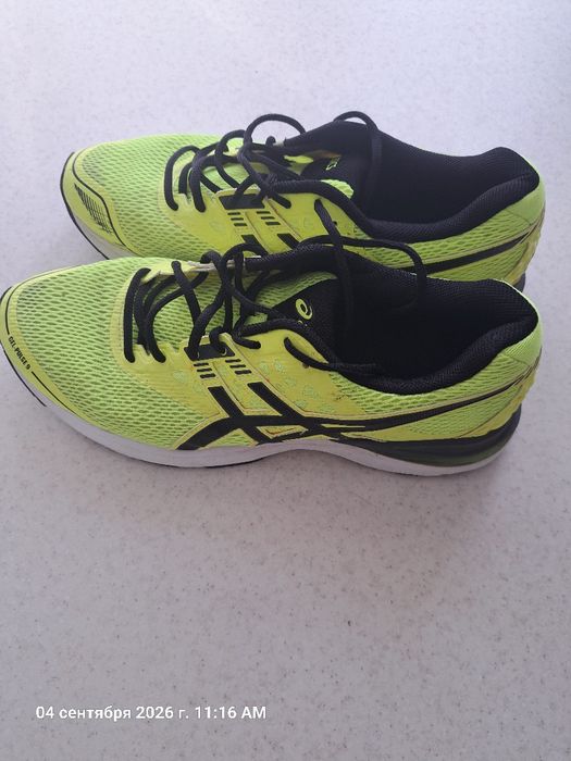 Продам кроссовки Asics оригиналы. Пришли с Европы.