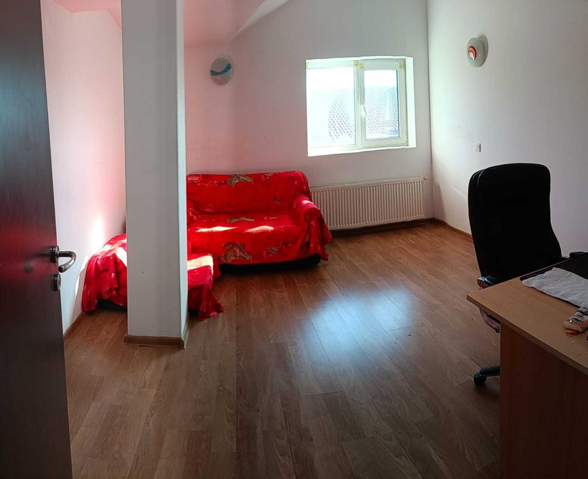 Apartament mare in vila cu curte/parcare
