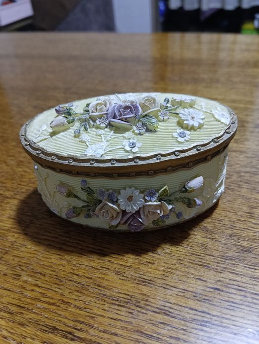 Продам красивую шкатулку