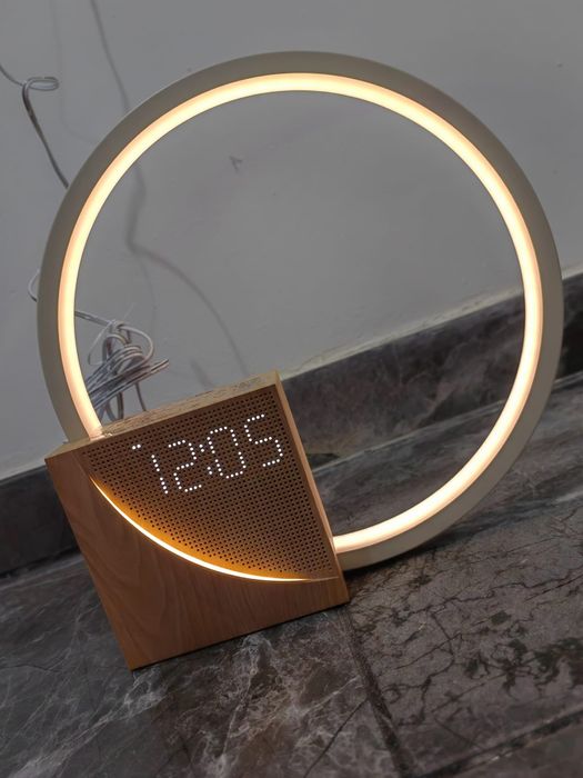 Vand lampă led cu lumină ambientală și ceas electronic