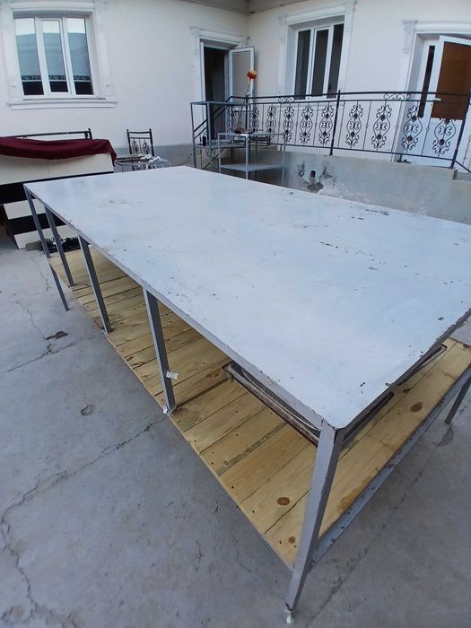 Frezir va kafe uchun narsalar sotiladi