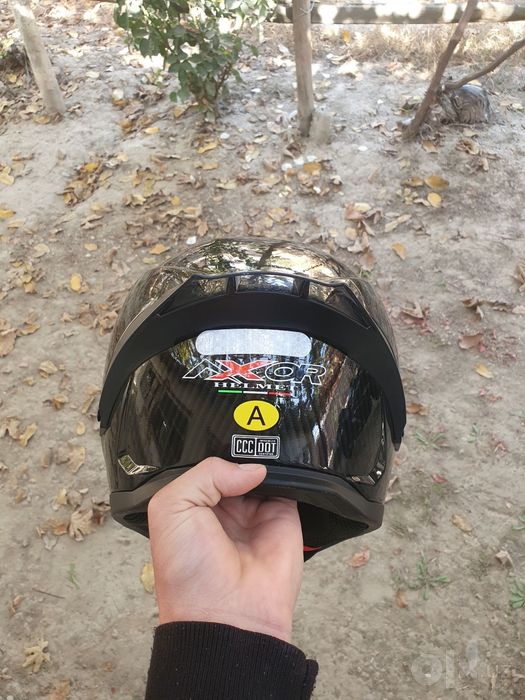 Moto kaska karboniviy