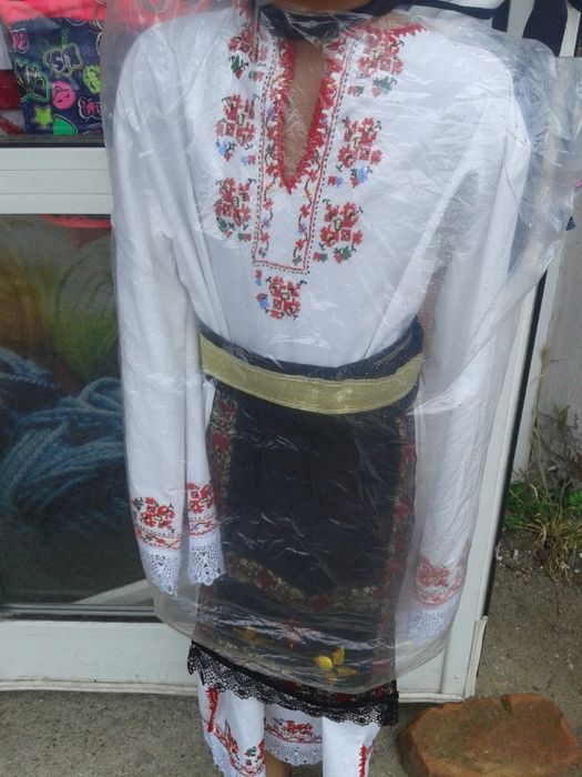 Бродирани ризи