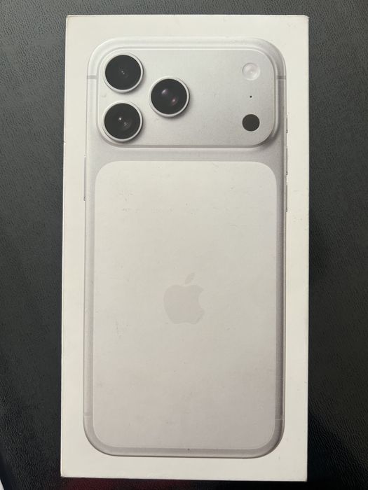 Продается айфон 17 pro max с гарантией