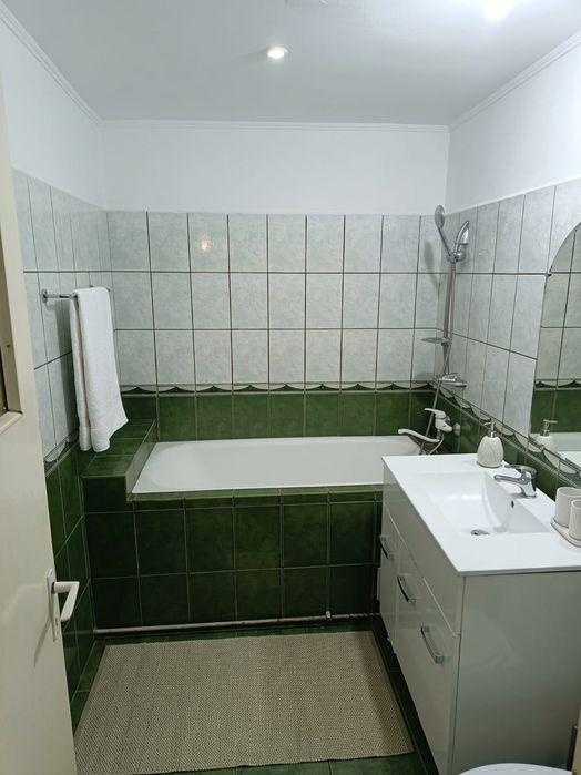 Apartament 3 camere, decomandat, zonă Ostroveni