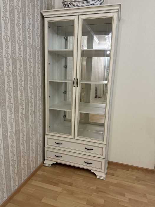 Шкаф витрина для посуды