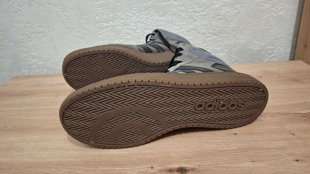 Мъжките обувки adidas HOOPS 2.0 MID