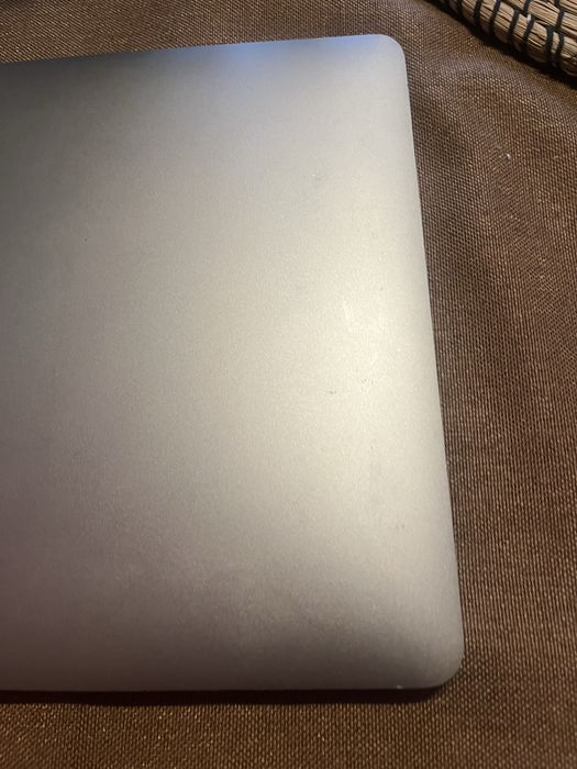 Macbook air 13’ 2020 intel работещ, за сервиз / as-is