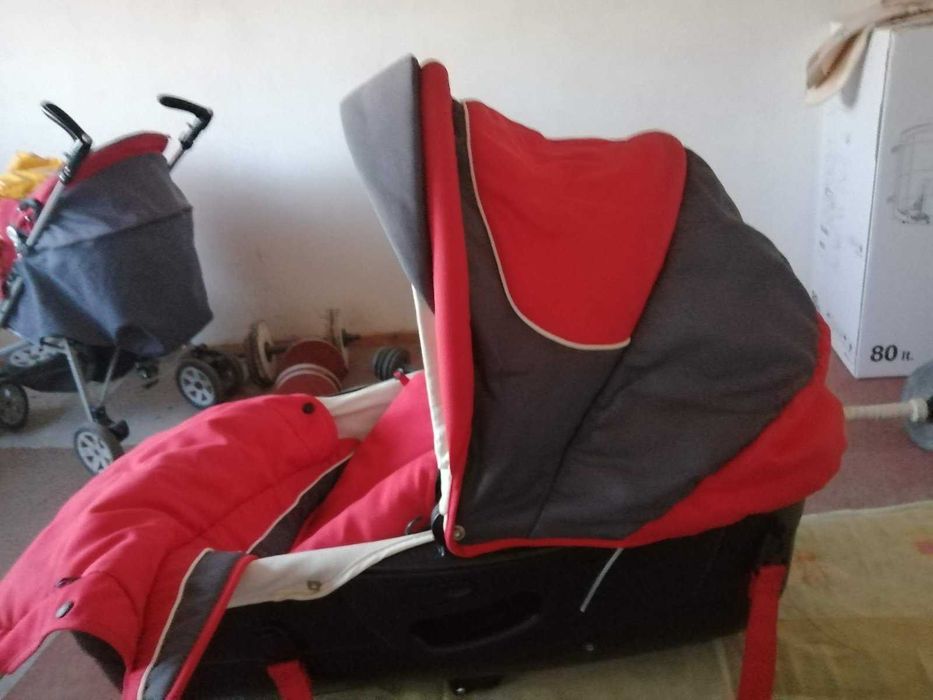 Продавам детска количка Chicco комплект с кош и чанта