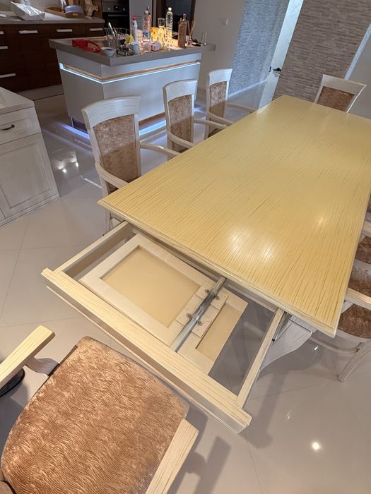 Трапезна маса за 8/10 души + 10 стола + шкаф