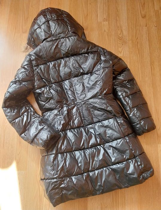 Зимно яке с пухена качулка