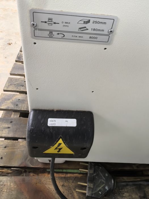 Фреза с 4 вида обороти мотор 4кв