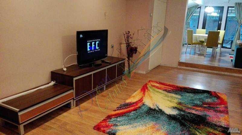 Чудесен тристаен апартамент във фамилна сграда