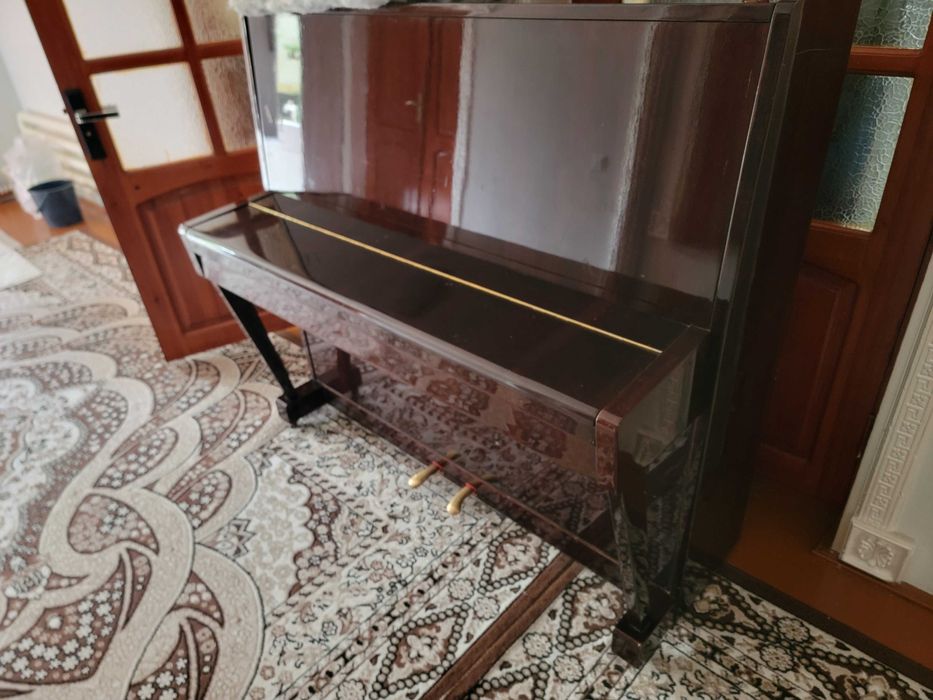 Piano bilarus pianina