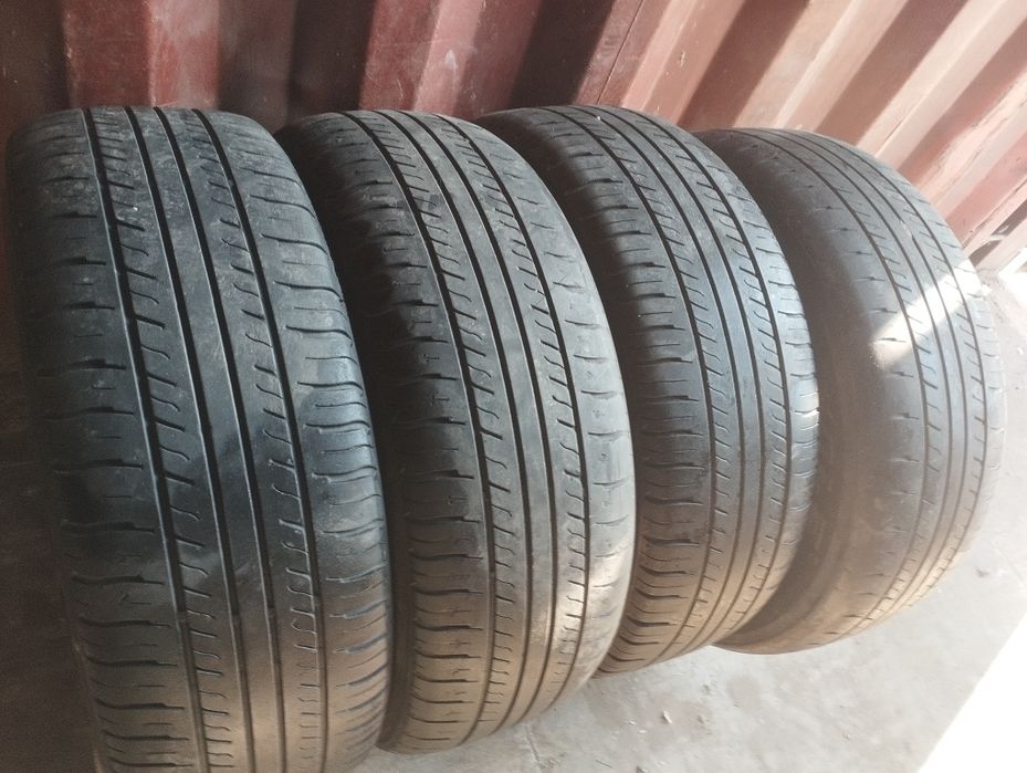 Продам комплект шин 205/65/15