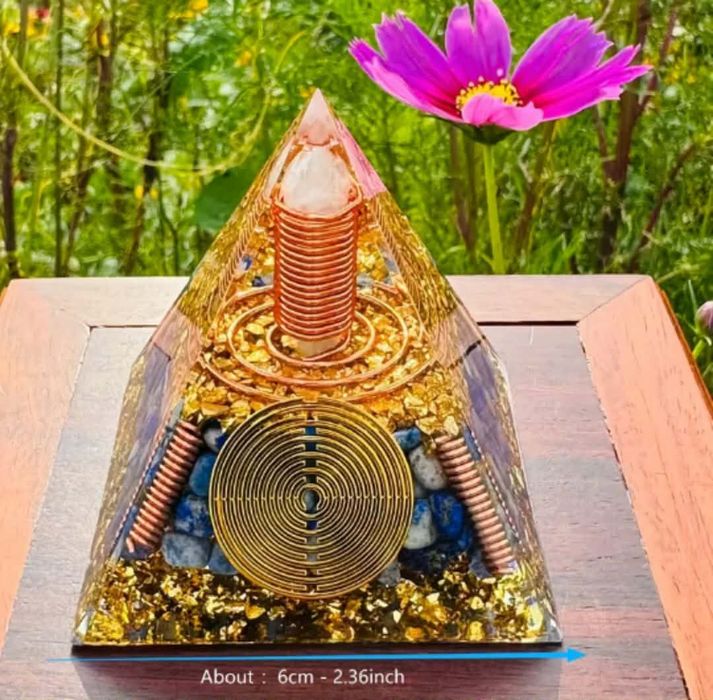 Tesla Coil пирамида с бял кристал - декорация и здраве