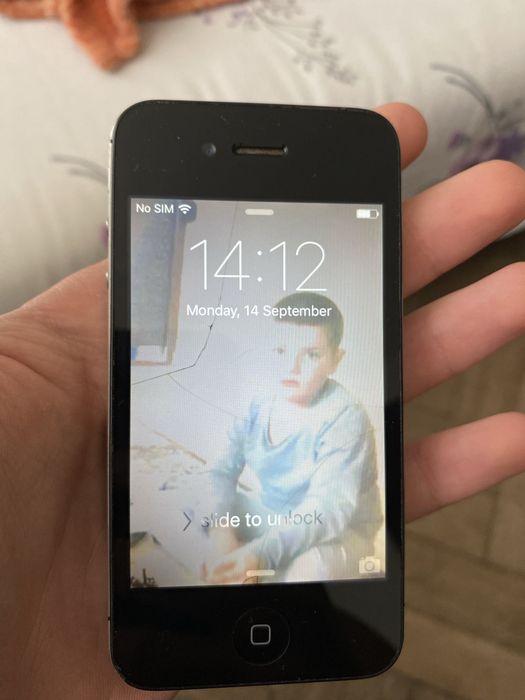 Vând iphone 4s 16 GB