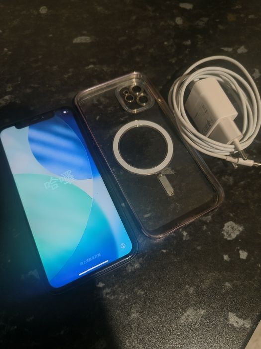 iPhone 11 capac spate fisurat baterie 83%