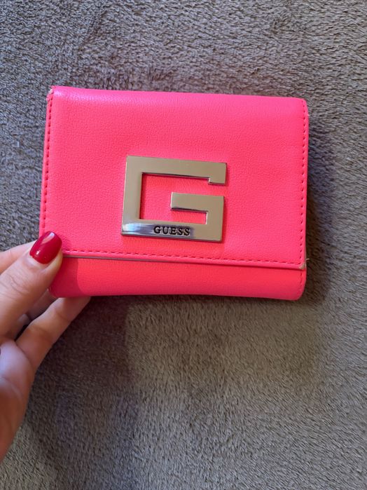 Оригинално портмоне на Guess