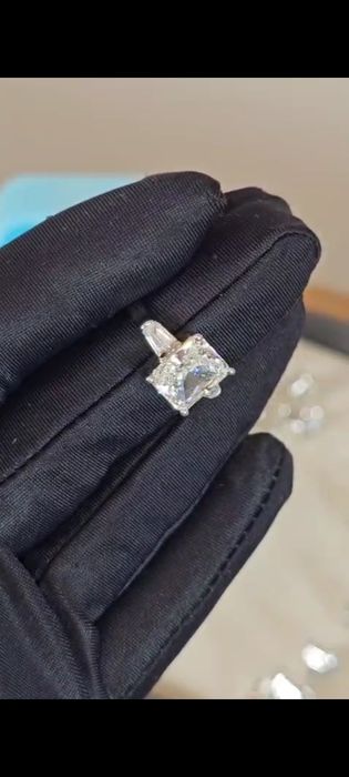 кольцо с искуственным бриллиантом