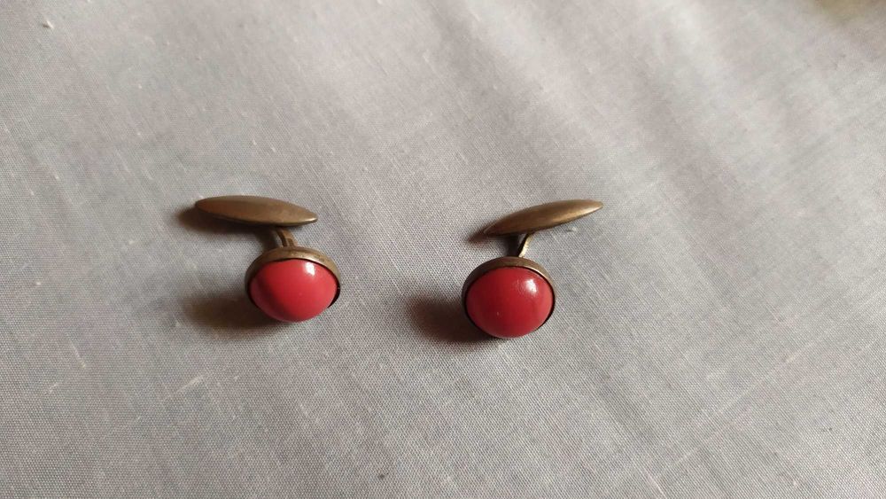 Продаются медаль ветеран труда и серебряные запонки