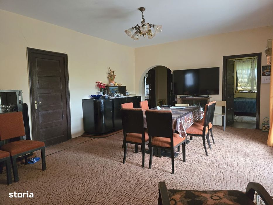 Breaza, Casa de vanzare, 7 camere, teren, livada 3800m², zona centrala