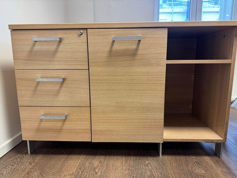 Офис обзавеждане, като ново. Здрави и функционални мебели/Италия/